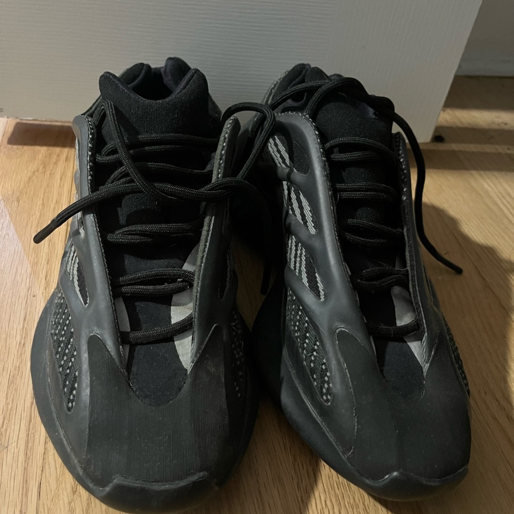 Yeezy Black Sneakers with Chunky Midsole and Mesh Upper